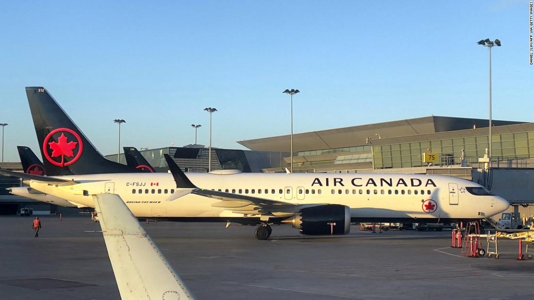Canadians told to avoid nonessential international travel as Omicron spreads