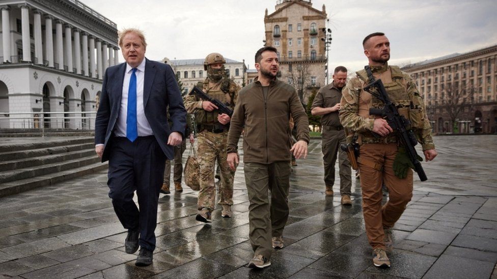Watch: Boris Johnson and Zlansky on a leisurely stroll through the streets of Kiev
