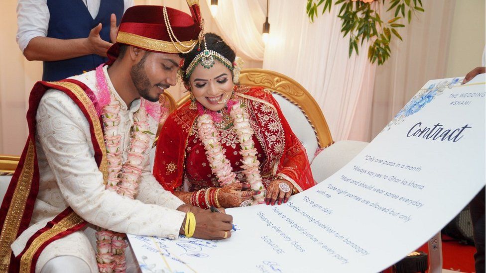 The India couple in 'one pizza a month' wedding contract