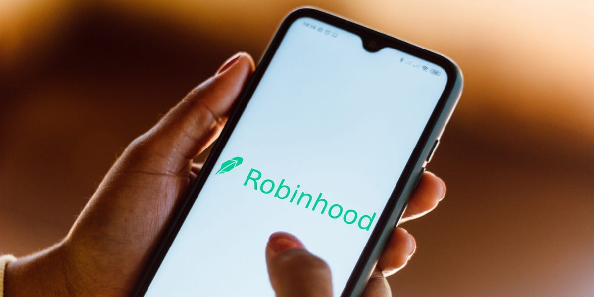 Is Robinhood safe? Experts weigh in on using the commission-free investing app
