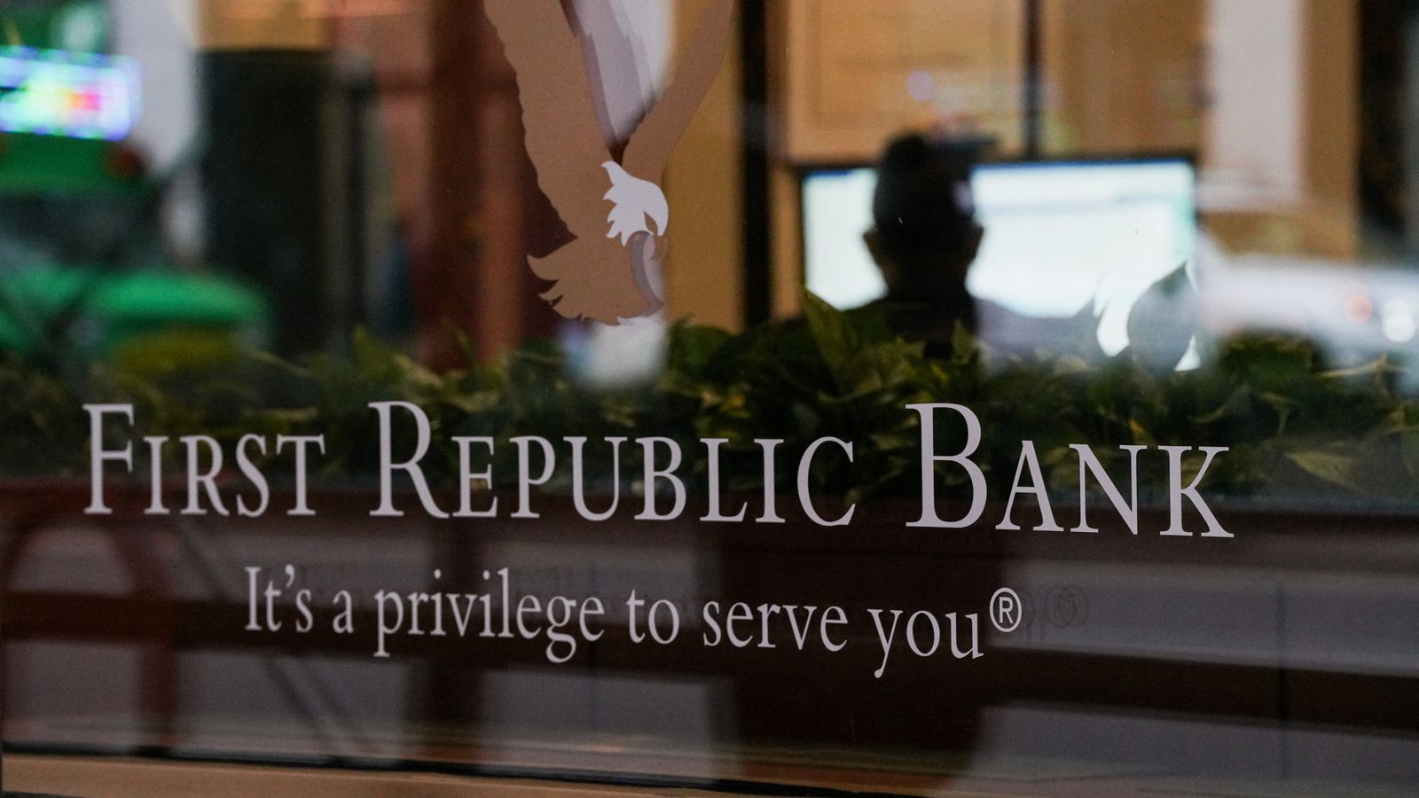 Group of major US banks ride to $30bn rescue of troubled First Republic