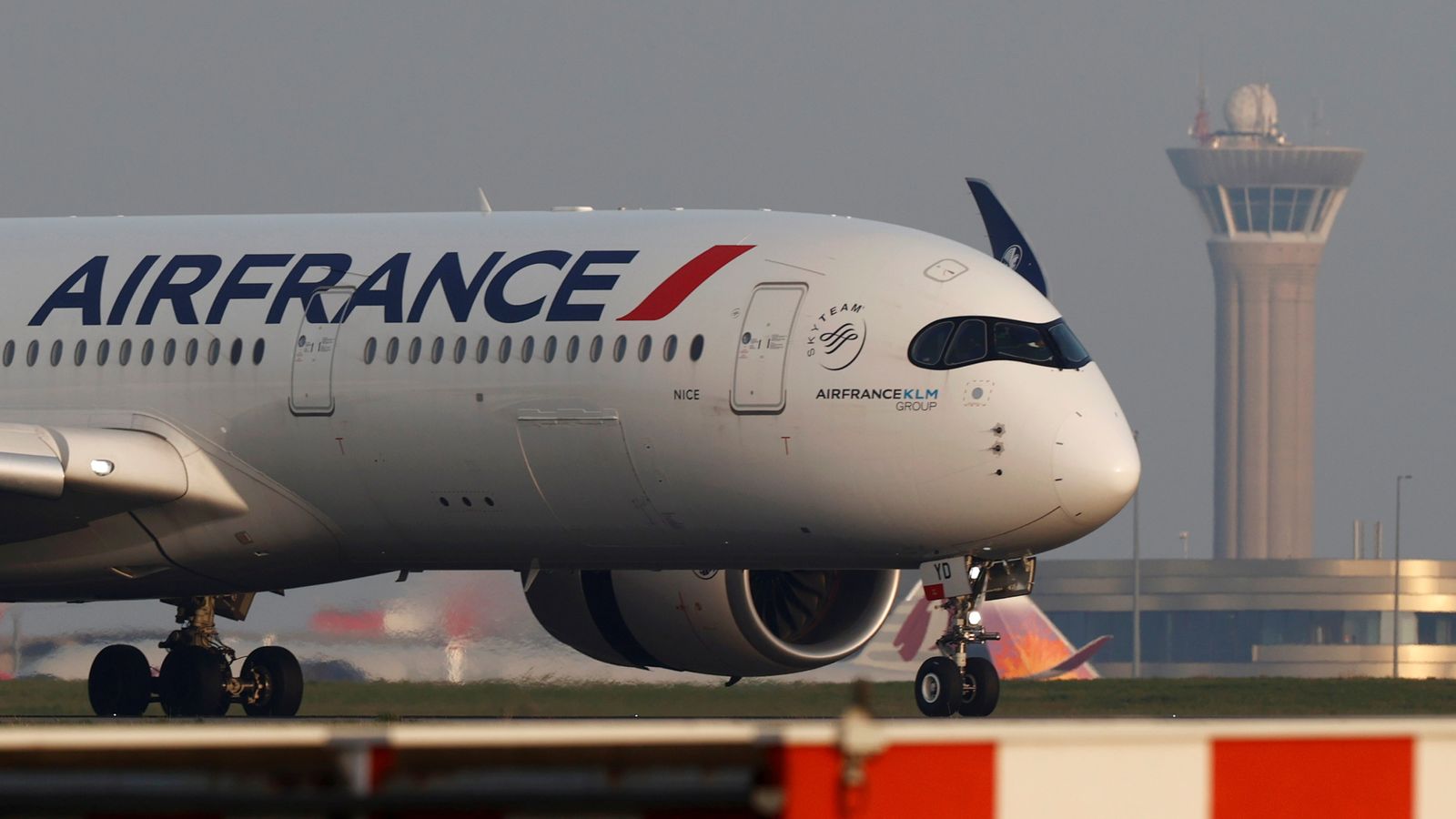 Paris and Nantes, Lyon and Bordeaux No-Fly Zones: France Takes Action to Reduce Carbon Emissions